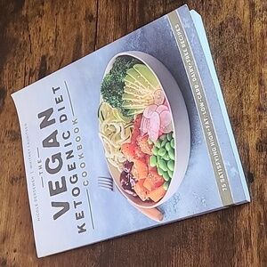The Vegan Ketogenic Diet Cookbook Paperback